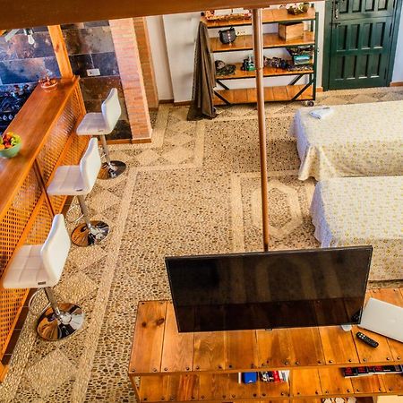 Apartamento Loft La Encina Torrejón el Rubio Kültér fotó